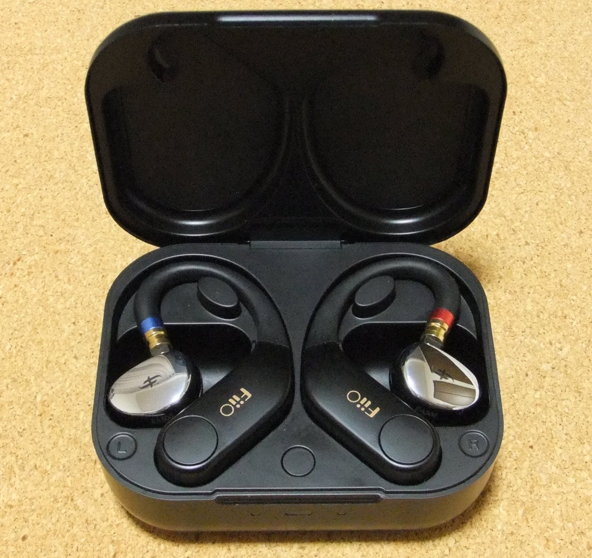中古美品final A4000 ダークネイビー イヤホン
