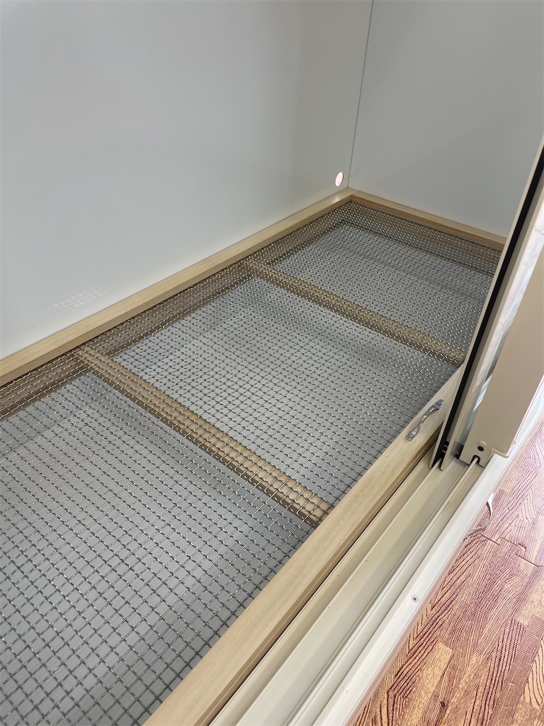 イグアナケージと飼育について - F and K 爬虫類・小動物木製ケージ