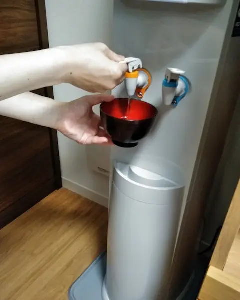 クリクラで味噌汁をつくる写真
