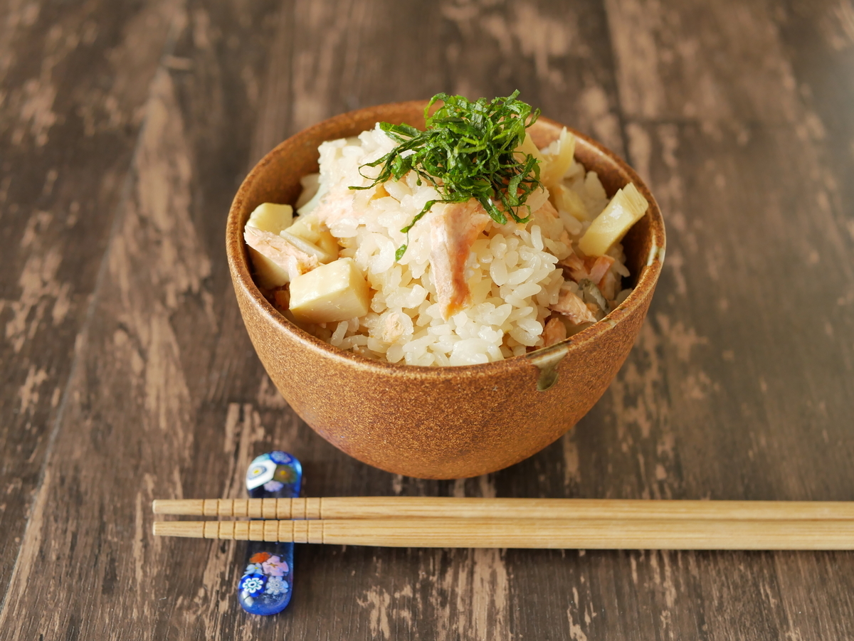 今が旬 北海道産生秋鮭で 鮭とタケノコの炊き込みご飯 ふぁそらキッチン