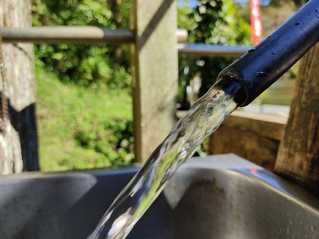 不動の名水　流水