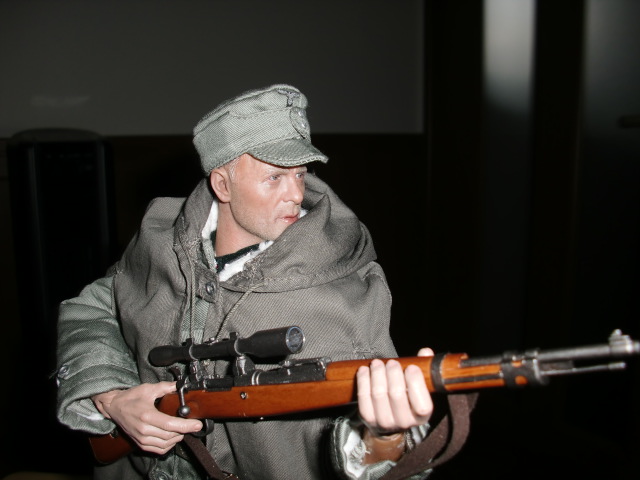 エド・ハリス扮するエルヴィン・ケーニッヒ DID - パットマンⅩの 遊星