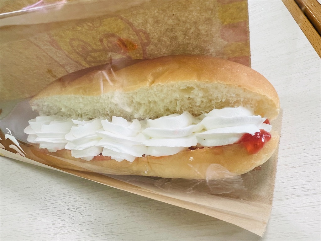 いちごジャムコッペパン