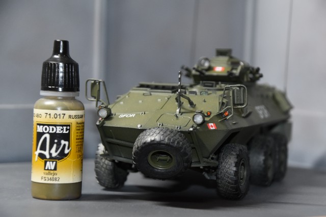 トランペッター 1/35 カナダ軍 グリズリー6×6 AVGP改 プラモデル 51l0NFiKB9L._UF350,350_QL80_.jpg