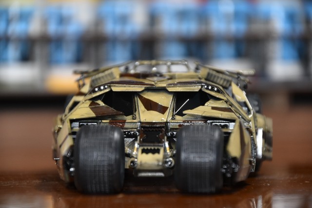 【完成品】バットモービル タンブラー デザート仕様 バンダイ 1/35 バンダイ1／35バットモービル（バットマンビギンズバージョン