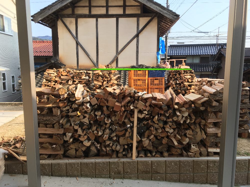 積みあげた薪が縮む！薪は乾燥したら収縮するんです！ - 薪、欲しいん
