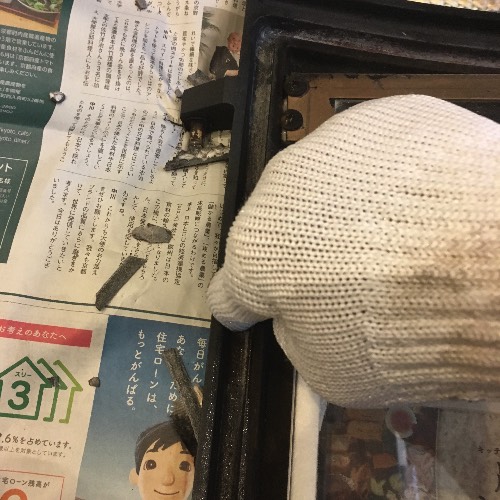 ガスケットセメントを塗る前に水を!