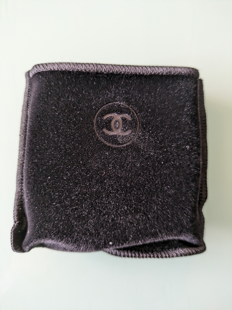 シャネル　CHANEL LES 4 OMBRES 387 UTOPIA 限定版 Chanel Les 4 Ombres 387 UTOPIA Limited Edition Camelia