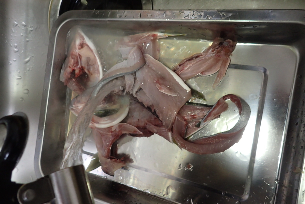 ハマチのあら汁レシピをご紹介 捨てる部分で一品料理 Fishing Aquarium 飼育員が創る釣り水族館
