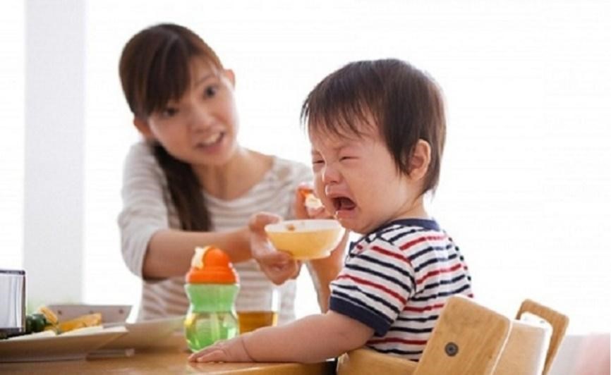 Bé 10 tháng tuổi biếng ăn, mẹ cần làm thế nào?