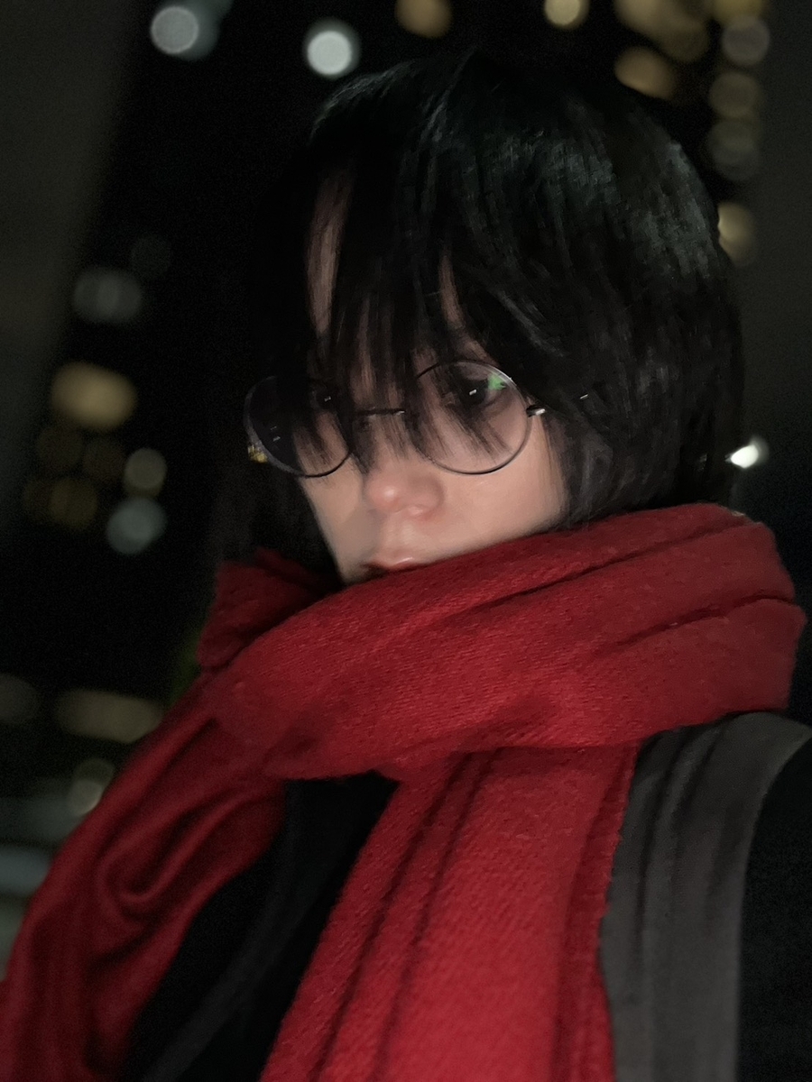 眼鏡をかけているわたしの写真です。