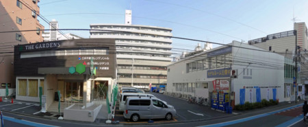 駅前一等地に建つ、隣接したモデルルーム