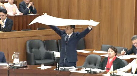 初鹿明博議員