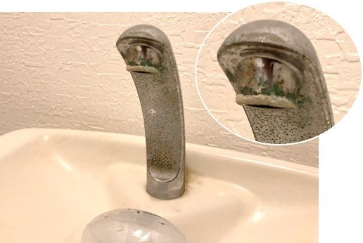 トイレ・ロータンク手洗金具(交換前)