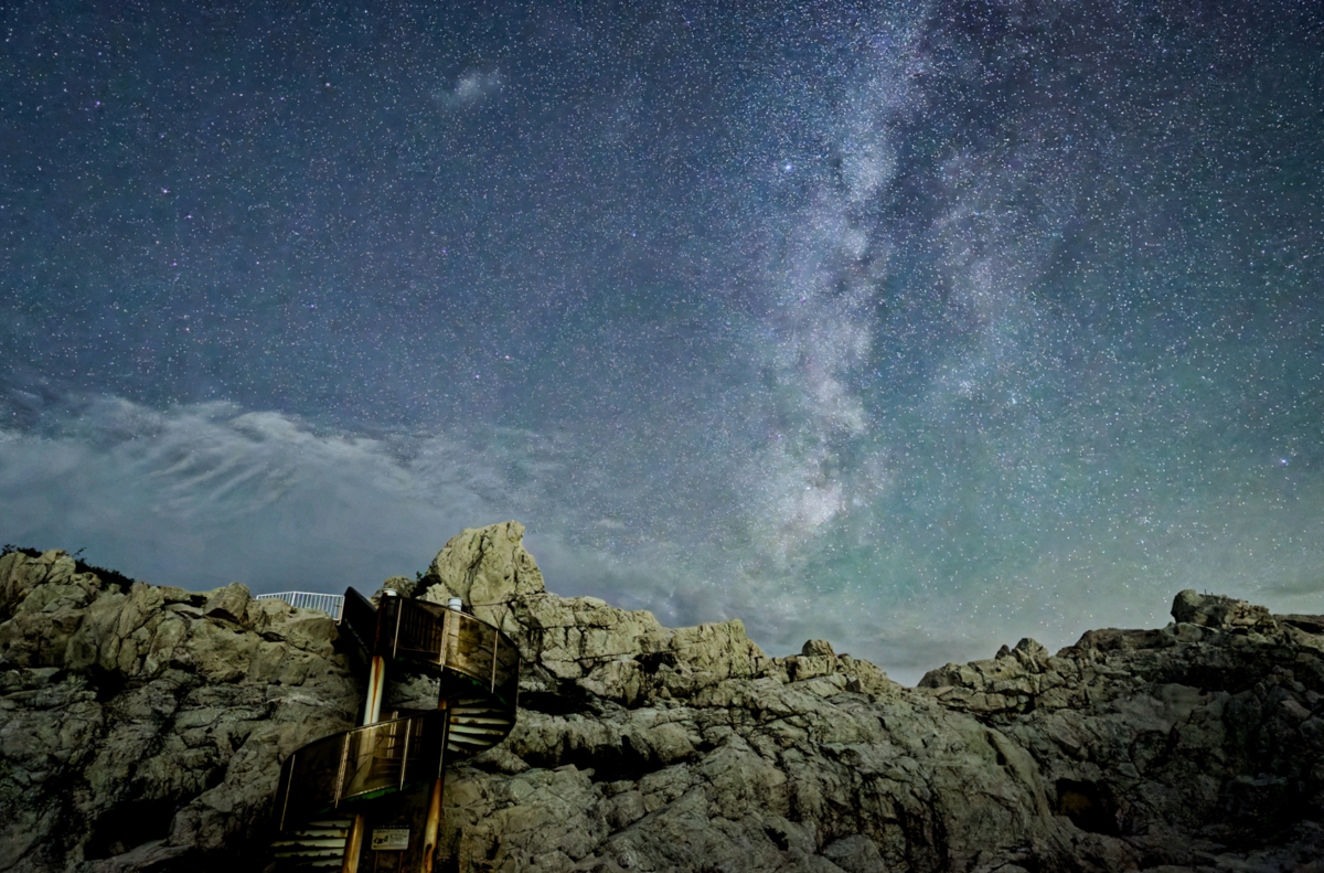 日本のエーゲ海で天の川🌌と秋の朝焼けに感動！白崎海洋公園の旅