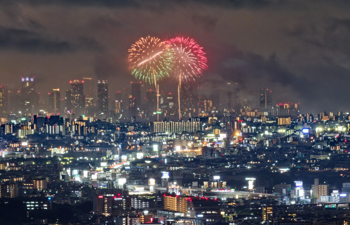 🎆 2025年 なにわ淀川花火大会、まさかの結末!五月山から見たドラマと、隣の「いたみ花火大会」に救われた夜