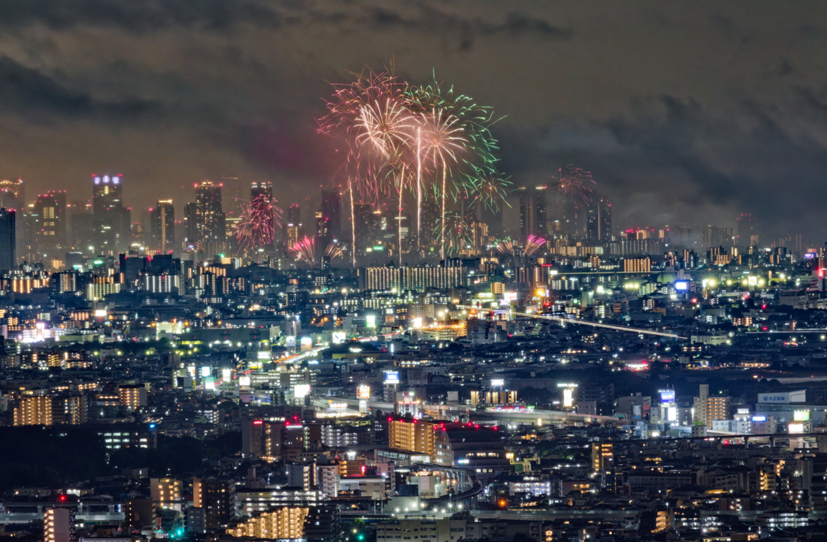 🎆 2025年 なにわ淀川花火大会、まさかの結末!五月山から見たドラマと、隣の「いたみ花火大会」に救われた夜