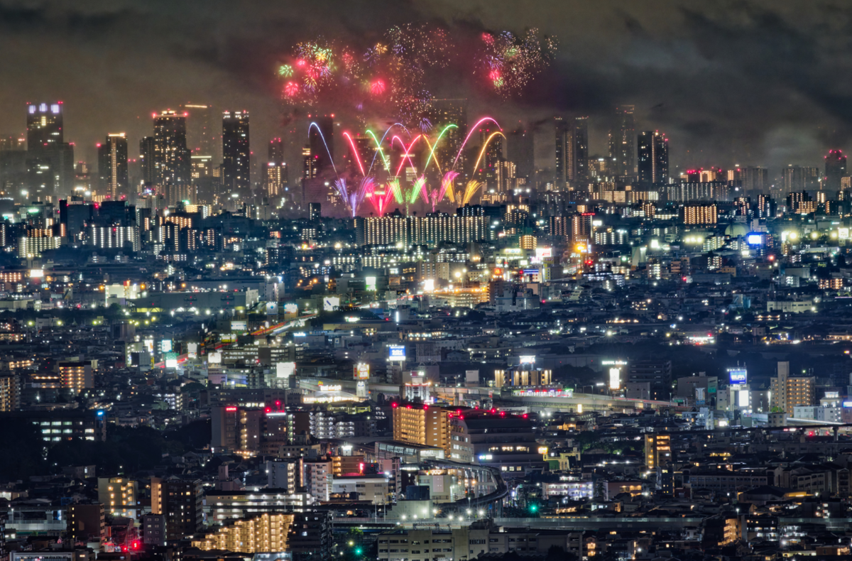 🎆 2025年 なにわ淀川花火大会、まさかの結末!五月山から見たドラマと、隣の「いたみ花火大会」に救われた夜