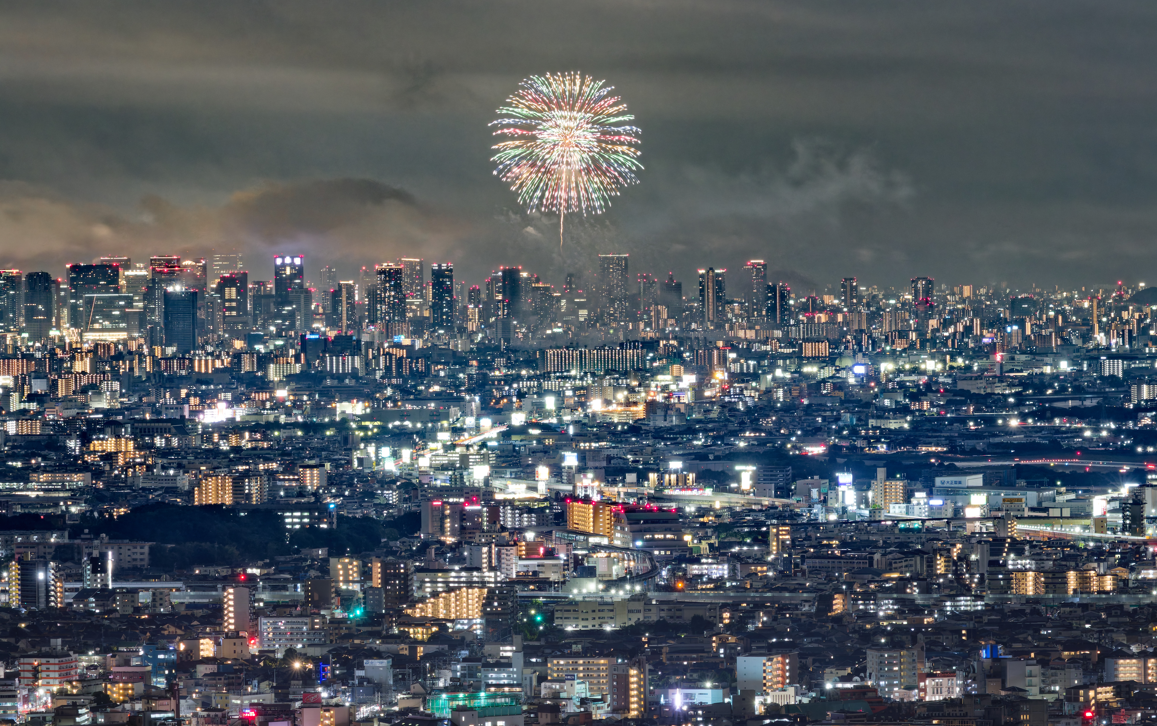 🎆 2025年 なにわ淀川花火大会、まさかの結末!五月山から見たドラマと、隣の「いたみ花火大会」に救われた夜