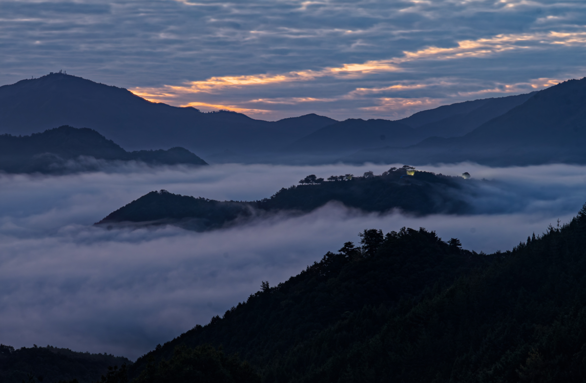 🏯 絶景!天空の城・竹田城跡で出会った、夜明けの雲海グラデーション