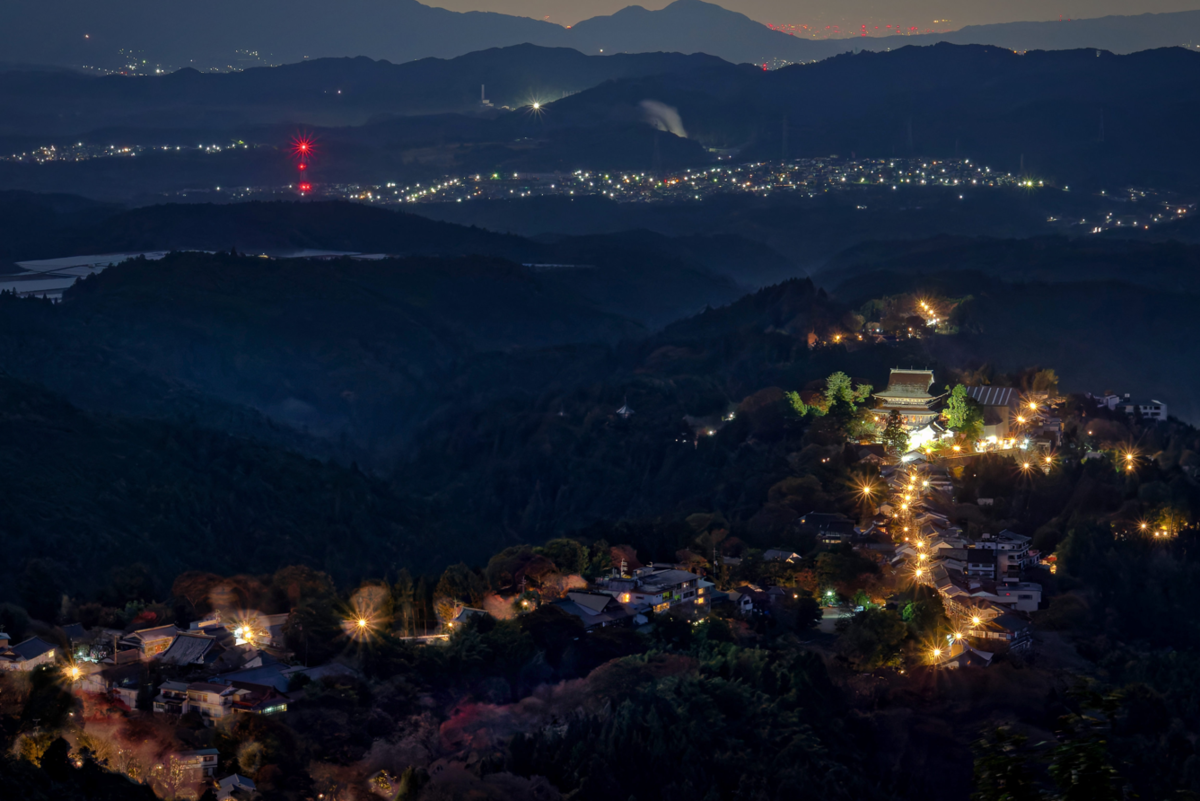 🍁夜明け前の絶景に息をのむ!花矢倉展望台で出会った、夜景と紅葉のドラマ