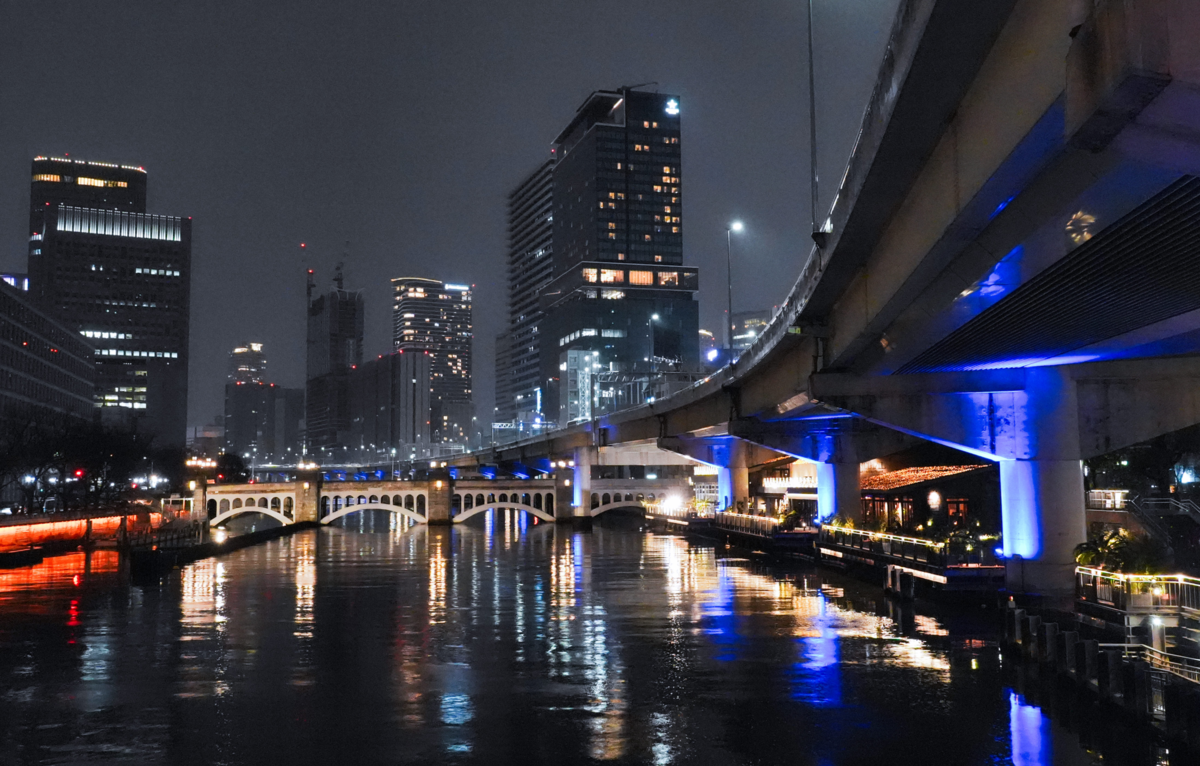 雨が紡ぐ光の魔法。淀屋橋・中之島イルミネーションを最新のα7Vで撮り歩く✨✨