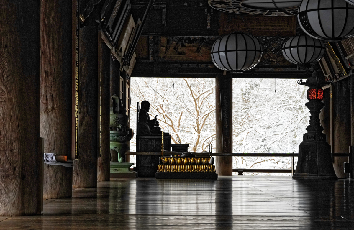 雪降る「花の御寺」へ。奈良・長谷寺で出会った冬の絶景
