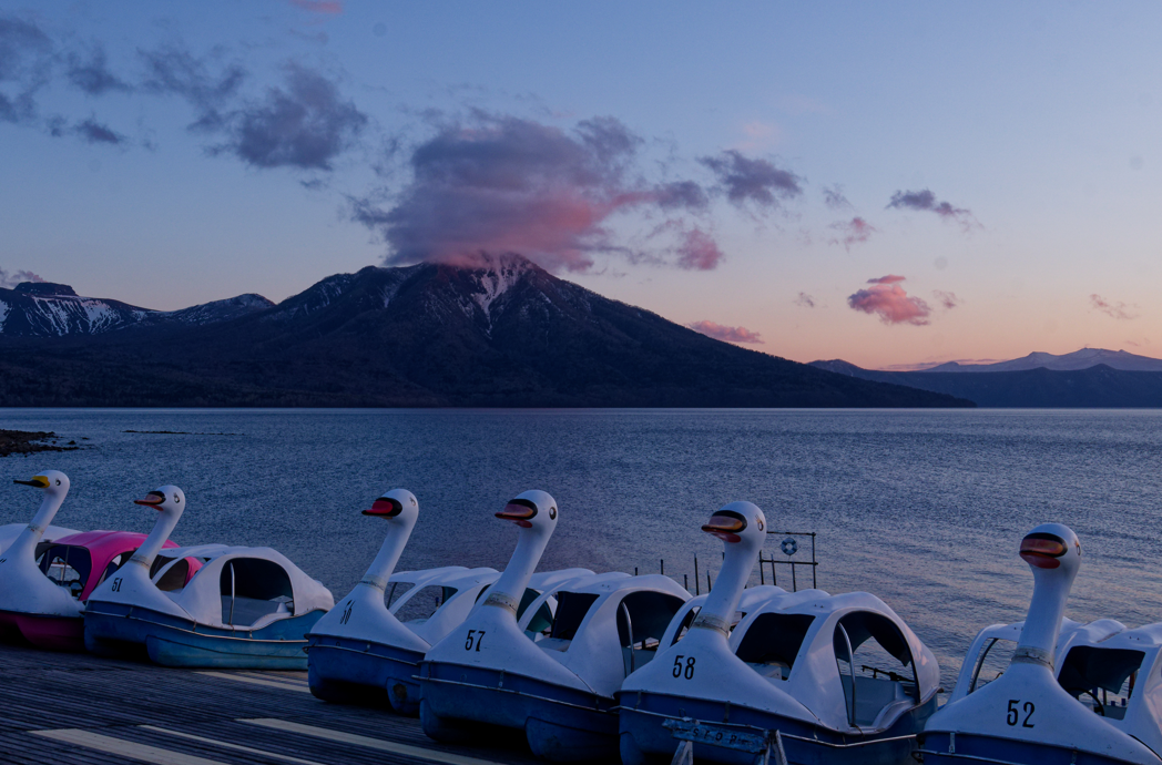 夕暮れの支笏湖へ—美しきマジックアワーと幻想的な光の夜