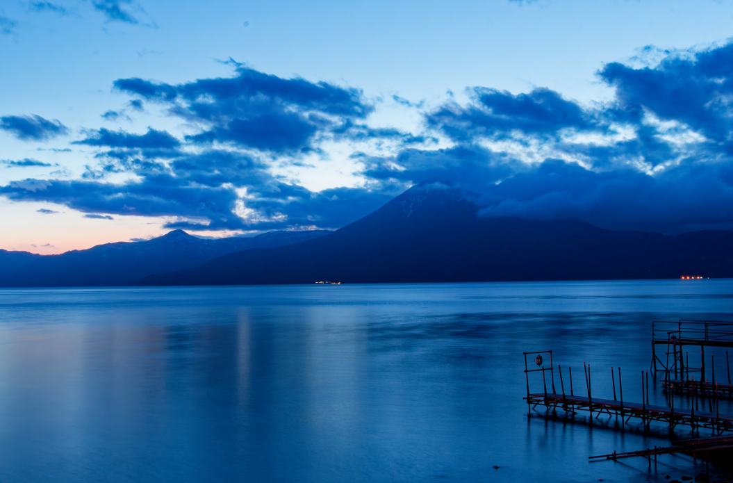 夕暮れの支笏湖へ—美しきマジックアワーと幻想的な光の夜