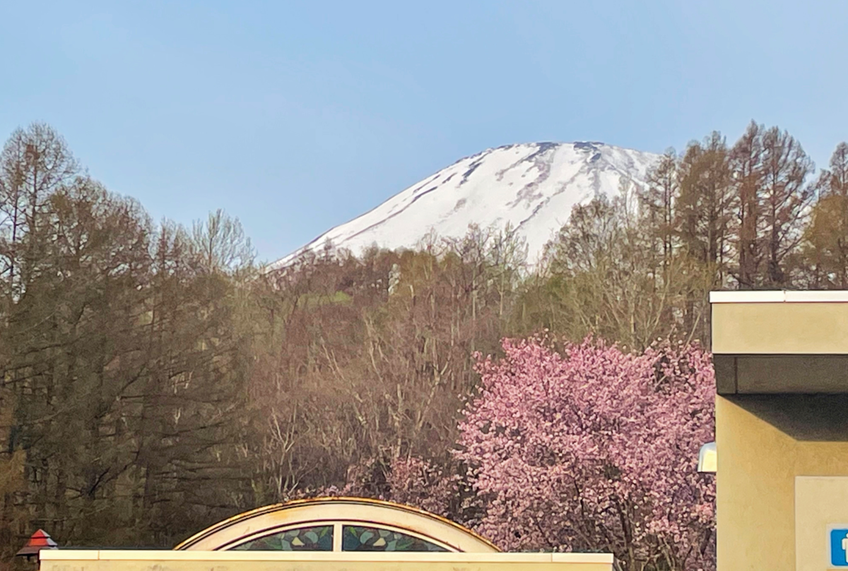 日本名水百選にも選ばれている環境省指定の名水スポット「ふきだし公園」と、そこに隣接する「道の駅 名水の郷きょうごく（名水プラザ）」