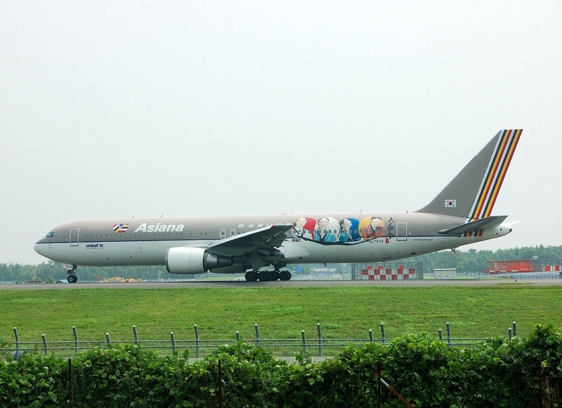アシアナ航空 新旧チャングム塗装機 - 飛行機写真