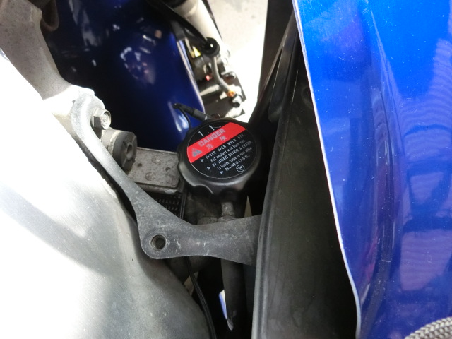 ラジエーターキャップの交換をやってみた。 - たまに乗るバイク乗りの日常ブログ ラジエーターキャップの交換をやってみた。 - たまに乗るバイク乗りの日常ブログ