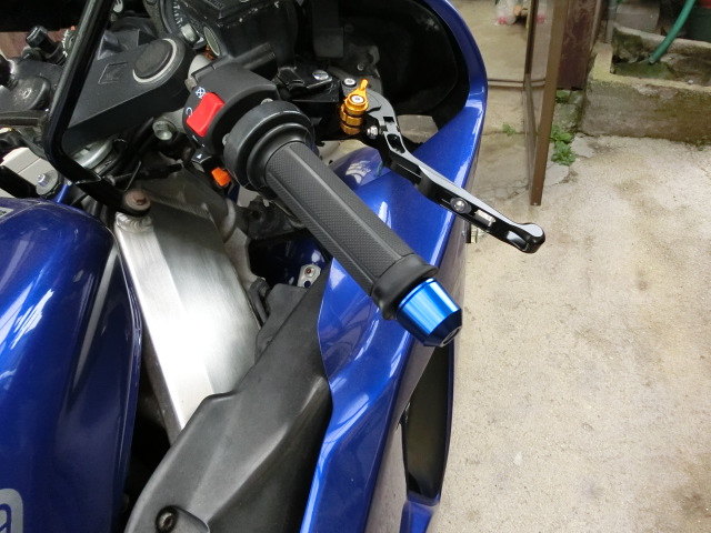 Cbr250rrのバーエンドの交換をしてみた Poshハンドルバーエンド ソリッドタイプ たまに乗るバイク乗りの日常ブログ