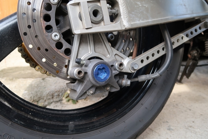 XJR400R'01(RH02J)のリアブレーキの鳴き対策。 KITACO「ブレーキパッド