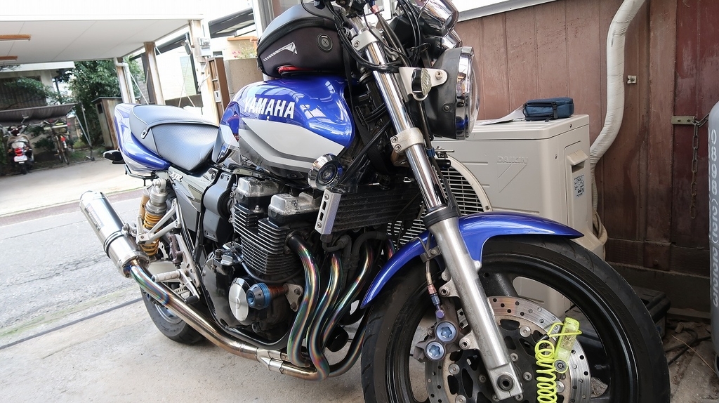 私のXJR400Rに足りなかったもの、その2 「サイドカバーエンブレム