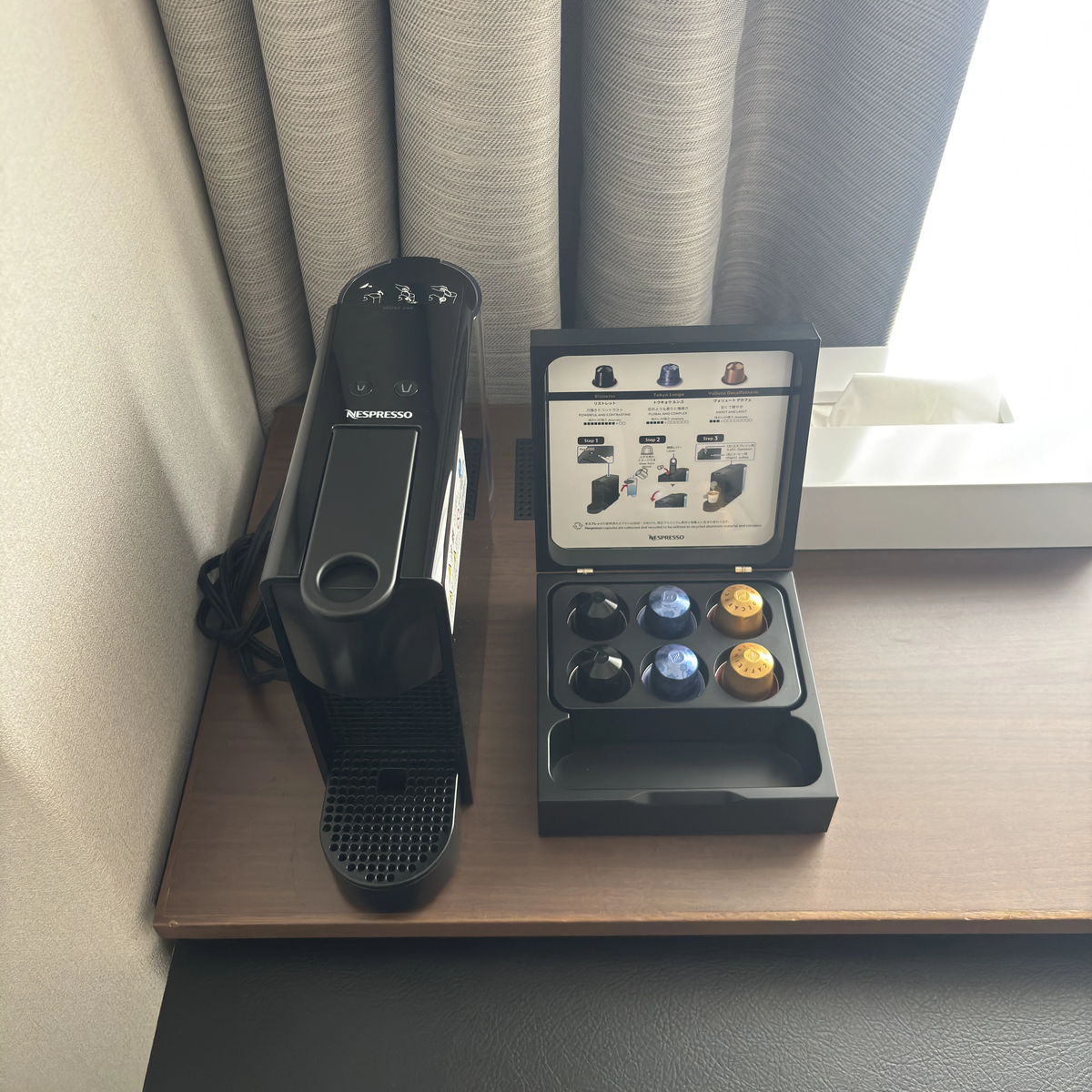デスク上のネスプレッソ