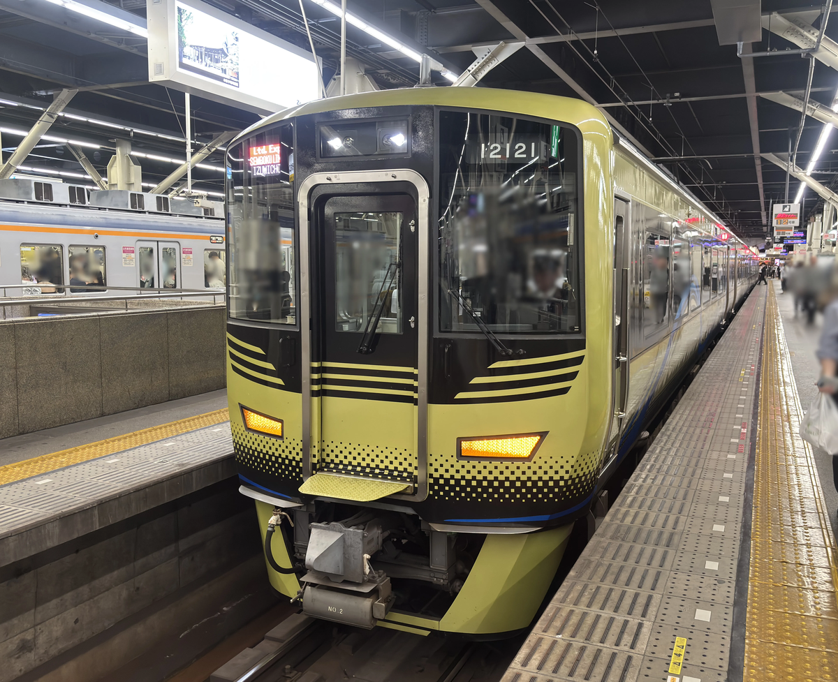 南海難波駅で撮影した12000系