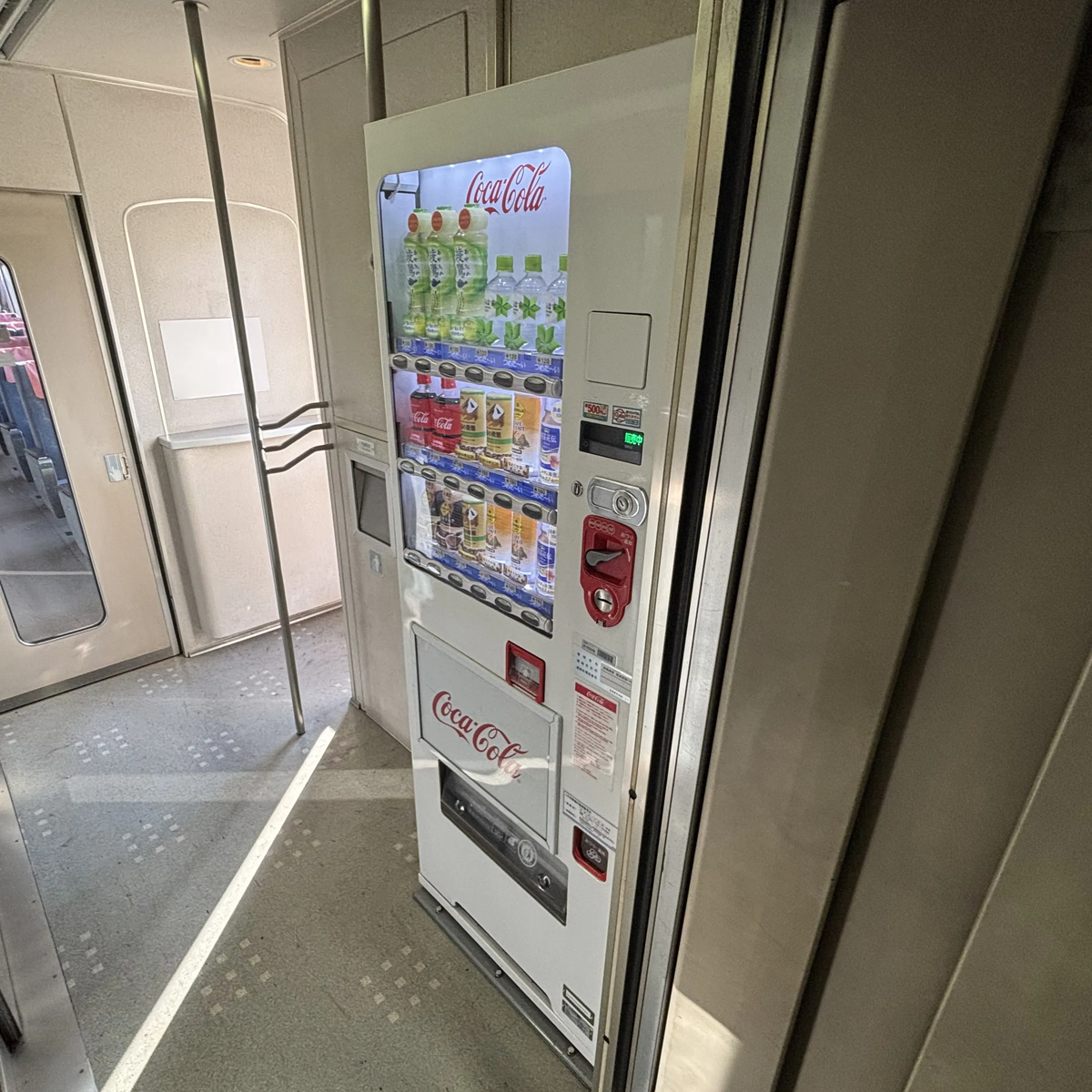 旧車(11000系)の自動販売機