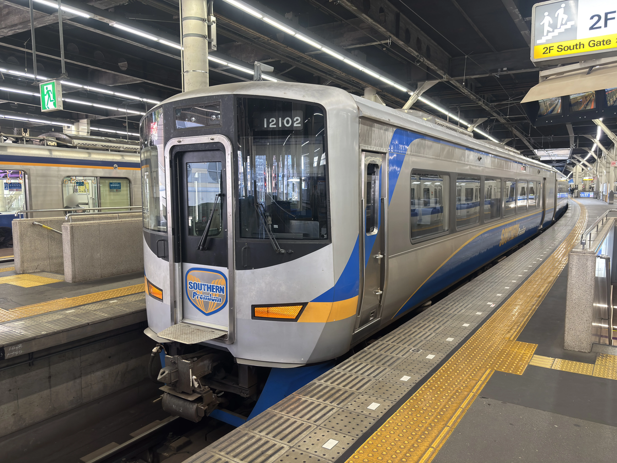 難波駅で撮影したサザンプレミアム 12000系