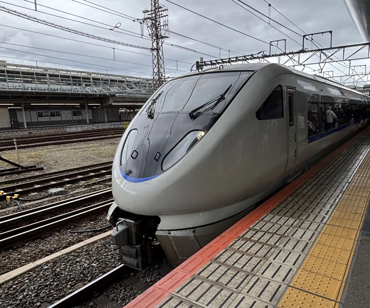 筆者が京都駅で撮影したサンダーバード(681系)