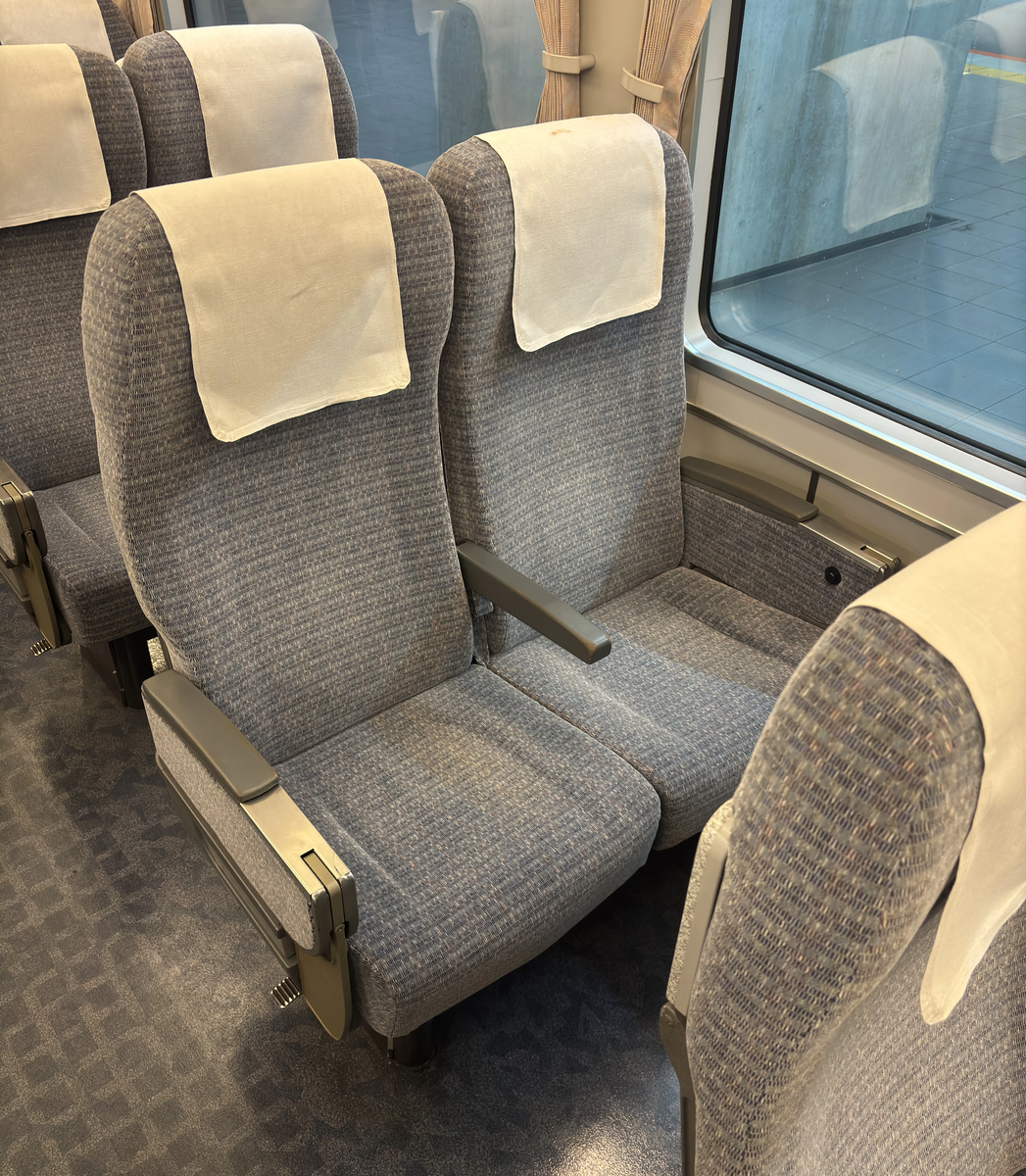 特急「サンダーバード」を徹底解説！おすすめ座席や車内の設備を写真で
