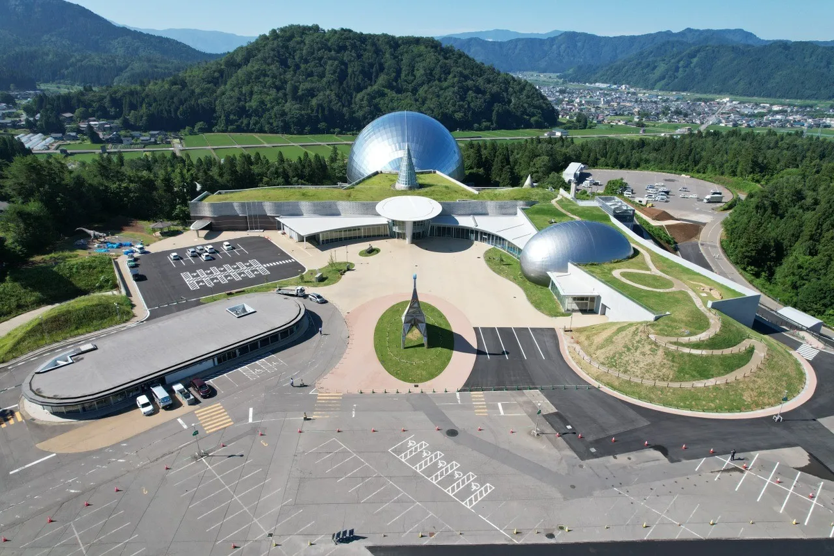 福井県立恐竜博物館の外観画像
