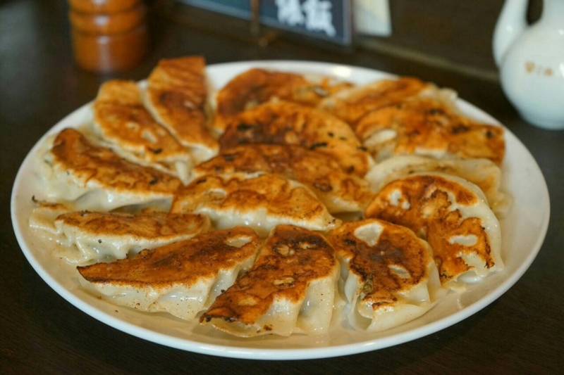「俵飯」の圧倒的な中毒性と爆盛り！ニンニク＋唐揚げ＋塩ダレが規格外の美味しさでした - ぐるなび みんなのごはん