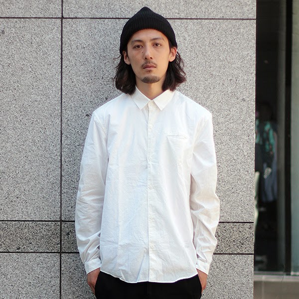 f:id:footmuji:20171126163702j:plain リラックスムード漂う完璧な白シャツ DIGAWEL STANDARD SHIRT