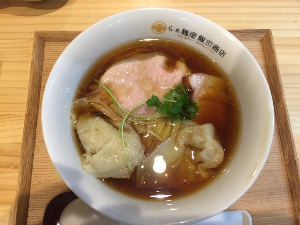 f:id:footmuji:20180128114934j:plain 飯田商店の「わんたん入り醤油らぁ麺」
