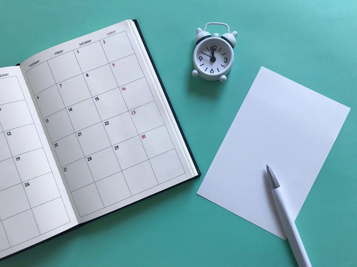 スケジュール帳とメモと時計