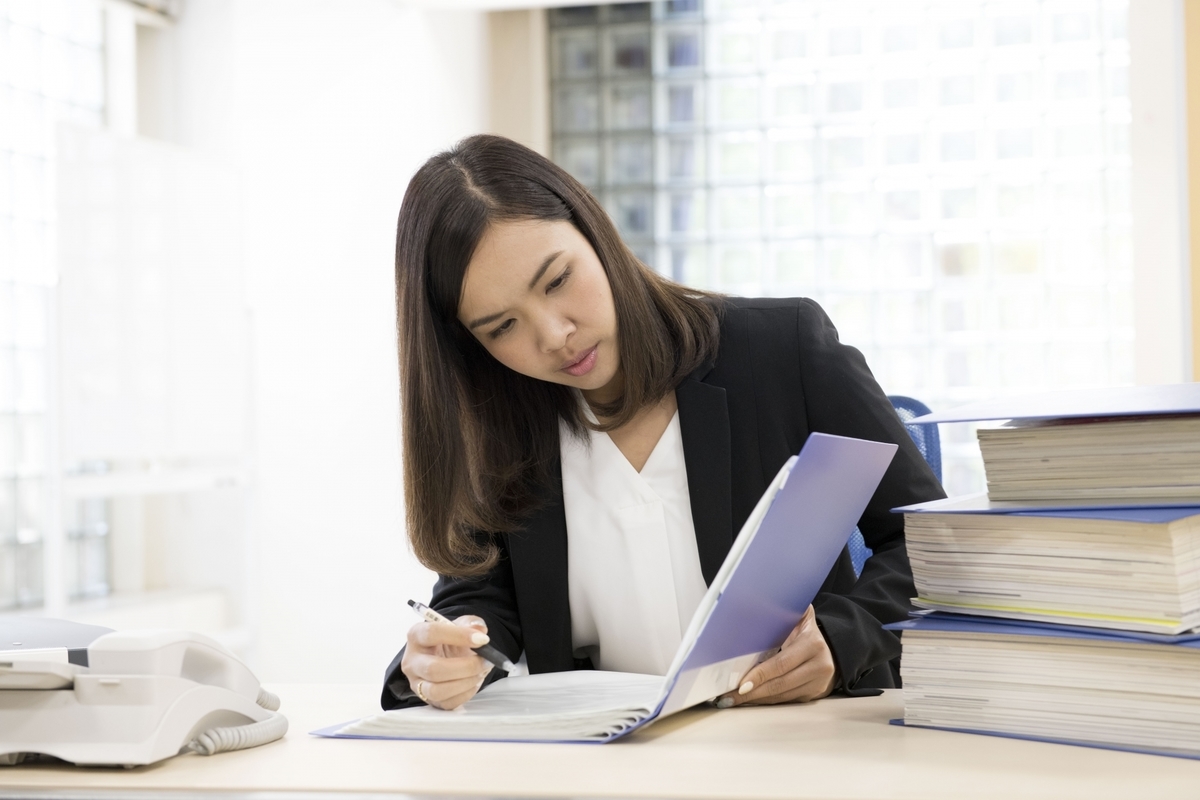 仕事をしている女性