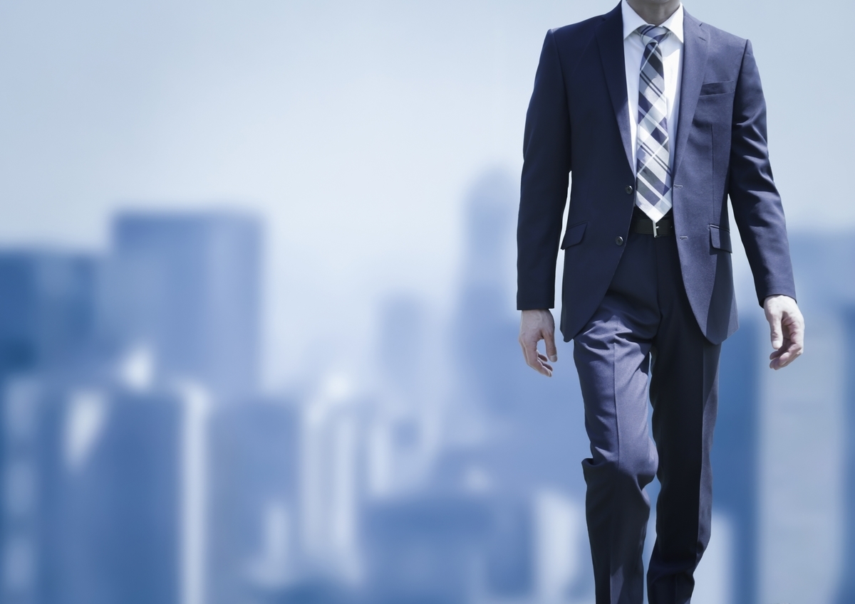 スーツの男性社員