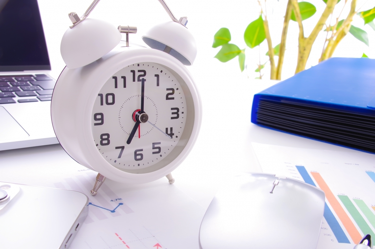 デスクの上の時計