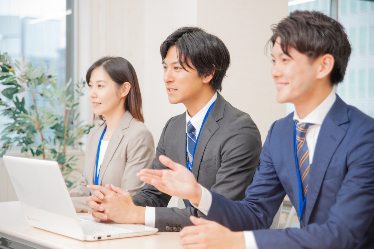 ３人の面接官